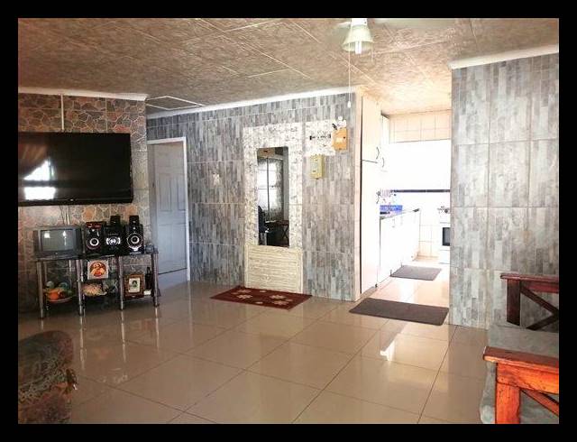 2 BEDROOM HOUSE FOR SALE IN BRACKENHAM